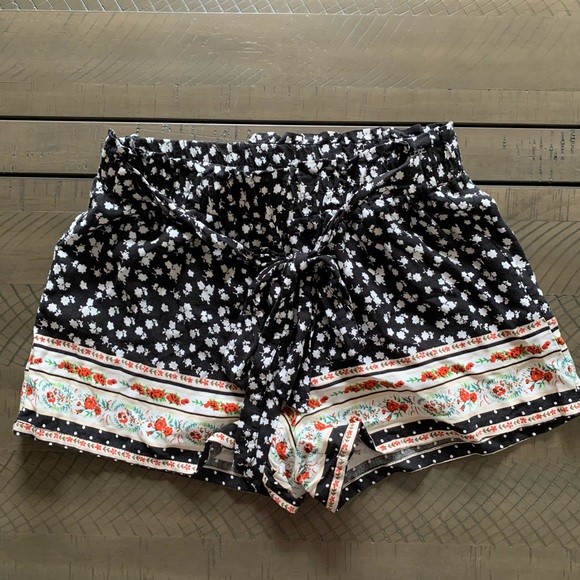 Pants - SUPER cute shorts!